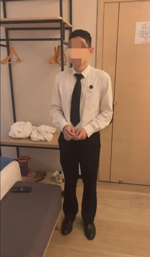 吓人！情侣酒店亲密时遭两名陌生男子闯入！(图1)