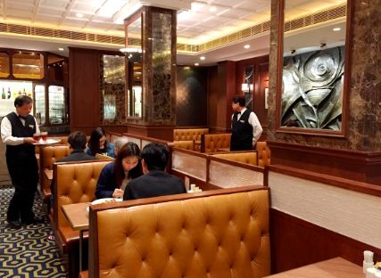 内地男不满香港餐厅“收费潜规则”！(图1)